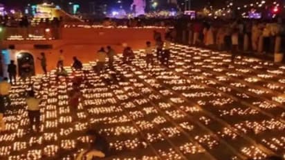 Diwali in Ayodhya: সরযূর তীরে আলোর মেলা, লক্ষ লক্ষ প্রদীপ জ্বালিয়ে বিশ্ব রেকর্ড করল রামনগরী অযোধ্যা