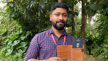 ആമസോണിൽ പാസ്പോര്ട്ട് കവര് ഓര്ഡര് ചെയ്തു; കിട്ടിയത് ഒറിജിനല് പാസ്പോര്ട്ട്! കഥയിങ്ങനെ..