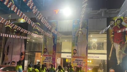 Annaatthe:  களைகட்டும் 'தலைவர்' தீபாவளி! முதல் நாள் முதல் ஷோவை மேளதாளத்தோடு வரவேற்ற ரசிகர்கள்..!