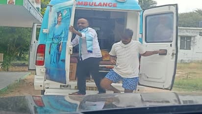 YS Sharmila: 108కి ఫోన్ చేసిన వైఎస్ షర్మిల.. అంబులెన్స్ రాకపోవడంతో పాదయాత్రకు సంబంధించిన అంబులెన్స్‌లోనే..