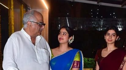 Diwali 2021: ಲಕ್ಷ್ಮೀ ಪೂಜೆ ಸಂಭ್ರಮ, ಪಕ್ಕಾ ಸೌತ್‌ ಸ್ಟೈಲ್‌ನಲ್ಲಿ ಶ್ರೀದೇವಿ ಪುತ್ರಿಯರು