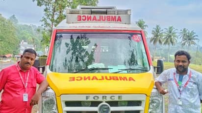 ആശുപത്രിലെത്തും മുമ്പ് യുവതി പ്രസവിച്ചു, സഹായമായത് കനിവ് 108 ആംബുലൻസ് ജീവനക്കാർ