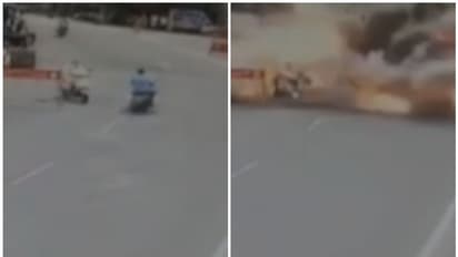 స్కూటర్‌పై తీసుకెళ్తున్న క్రాకర్స్ పేలిపోయాయి.. తండ్రి, కొడుకు దుర్మరణం.. వీడియో వైరల్