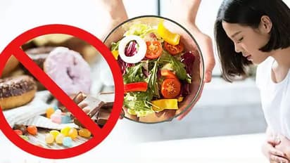 హార్మోన్ల అసమతుల్యతతో బాధపడుతున్నారా..? ఈ ఆహారాలకు దూరం కావాల్సిందే..!