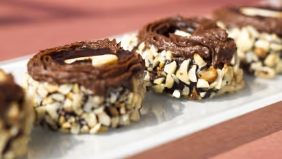 Bhai Phota: নতুন স্বাদে তাক লাগিয়ে দিন ভাইকে, পাতে পড়ুক এই কয়টি মিষ্টি