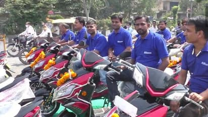 Diwali Gift; ನೌಕರರಿಗೆ ಎಲೆಕ್ಟ್ರಿಕ್ ಸ್ಕೂಟರ್ ಉಡುಗೊರೆ ನೀಡಿದ ಕಂಪನಿ!