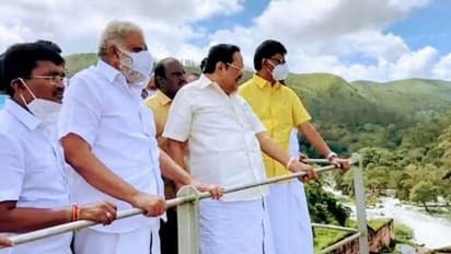 துரைமுருகனுக்கு திடீர் உடல்நிலை பாதிப்பு.! மருத்துவமனைக்கு அவசரமாக  விரைந்த ஸ்டாலின், உதயநிதி