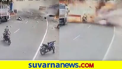 Firecrackers Explode: ಬೈಕ್‌ನಲ್ಲಿ ಒಯ್ತಿದ್ದ ಪಟಾಕಿ ಬಾಕ್ಸ್ ಸ್ಫೋಟ, ಸಿಸಿಟಿವಿಯಲ್ಲಿ ಘೋರ ದೃಶ್ಯ