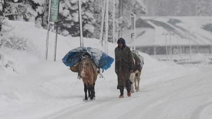 అధికారాన్ని కశ్మీర్ నుంచి జమ్మువైపు తరలించడమే.. నియోజకవర్గాల పునర్విభజన ముసాయిదాపై భగ్గుమన్న పార్టీలు