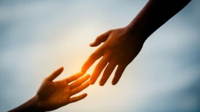 'അച്ഛൻ എങ്ങനെയാണ് അമ്മയുമായി പ്രണയത്തിലായത്‌?'; മകളുടെ ചോദ്യത്തിന് പിതാവ് നൽകിയ മറുപടി...