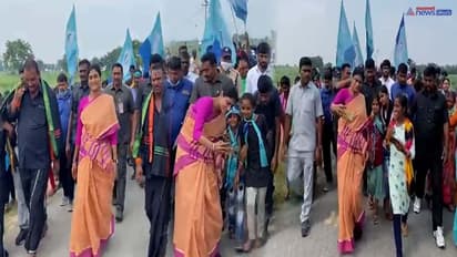 18వ రోజుకు చేరుకున్న షర్మిలక్క  ప్రజాప్రస్థానం పాదయాత్ర (వీడియో)