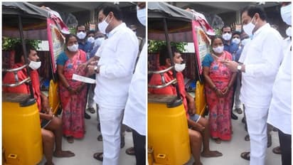 ఉపముఖ్యమంత్రి ఆళ్ల నాని మానవీయత.. ఆటో దగ్గరకెళ్లి వృద్ధుడి పెన్షన్‌ పునరుద్ధరణకు ఆదేశాలు