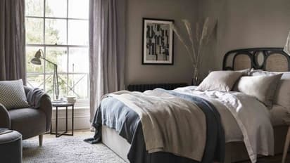 Vastu Shastra: পরিবারে সুখ-শান্তি বজায় রাখতে বাস্তু মেনে বাড়ি সাজান, জেনে নিন কোন দিকে শোওয়ার ঘর হওয়া শুভ