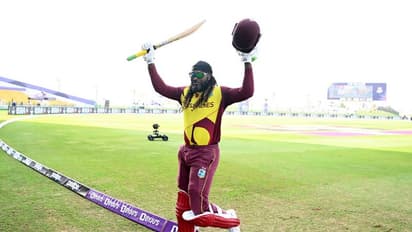 Chris Gayle: ಅಭಿಮಾನಿಗೆ ಗ್ಲೌವ್ಸ್ ಹಂಚಿ ವಿದಾಯ ಖಚಿತಪಡಿಸಿದ್ರಾ ಯುನಿವರ್ಸ್ ಬಾಸ್?