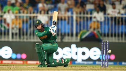 வான்டெர் டசன், மார்க்ரம் செம அதிரடி பேட்டிங்.. இங்கிலாந்துக்கு கடினமான இலக்கை நிர்ணயித்தது தென்னாப்பிரிக்கா