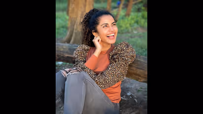 அய்யோ... செம்ம கியூட் குழந்தை போல் விதவிதமாக ரியாக்ஷனில் ரசிகர்களை ஈர்க்கும் அனுபமா பரமேஸ்வரன்!