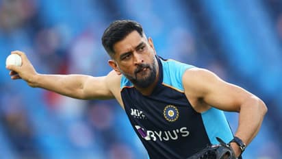 MS Dhoni records 5 ರಿಂದ 20ನೇ ಓವರ್ವರೆಗೆ ಧೋನಿ ಎಷ್ಟು ರನ್ ಹೊಡೆದಿದ್ದಾರೆ,ಮಹಿ ಮುಂದೆ ದಿಗ್ಗಜರು ಸೈಲೆಂಟ್!