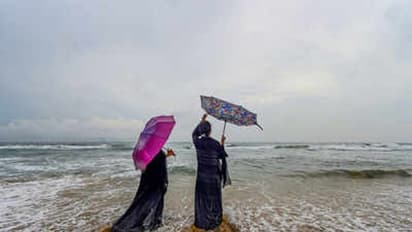 அடுத்த 3 நாட்களுக்கு அடித்து ஊற்றபோகும் மழை.. தயார் நிலையில் கடலோர காவல் படை.. அவசர உதவி எண் இதோ.