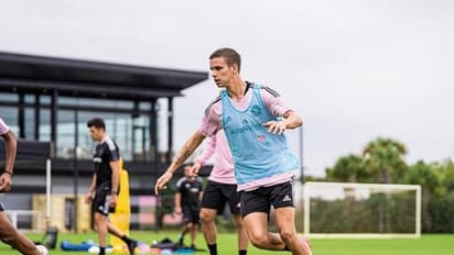 Beckham - আঢাকা নিতম্বে শাশুড়ির বিউটি লাইন, উষ্ণ অবতারে ঝড় তুললেন বেকহ্যাম পরিবারের নবাগতা, দেখুন