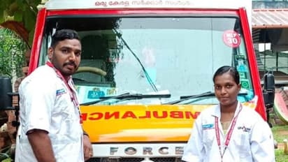 വീട്ടിൽ പ്രസവിച്ച ആദിവാസി യുവതിക്കും നവജാത ശിശുവിനും രക്ഷകരായി കനിവ് 108 ആംബുലൻസ് ജീവനക്കാർ