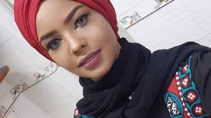 അശ്ലീല പെരുമാറ്റം ചുമത്തി യെമനി മോഡലിനെ അഞ്ചുവർഷം ജയിലിലടച്ചു, 'അടിമ'യെന്നും 'വേശ്യ'യെന്നും വിളിച്ച് ഉപദ്രവം