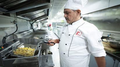 IRCTC Veg Meal-তীর্থকেন্দ্রগামী ট্রেনকে সাত্ত্বিক তকমা,পাওয়া যাবে বিশুদ্ধ নিরামিষ আহার,উদ্যোগ IRCTC-র