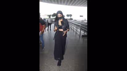 Shruti Haasan’s leather jacket is all you need this winter season; see photos