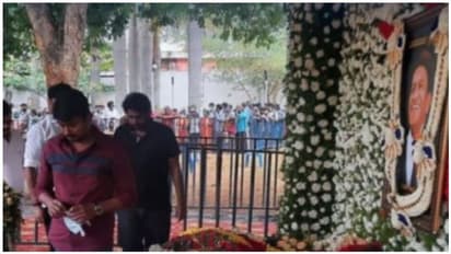 Udhayanidhi: மறைந்த நடிகர் புனீத் ராஜ்குமார் நினைவிடத்தில் அஞ்சலி செலுத்திய உதயநிதி..!