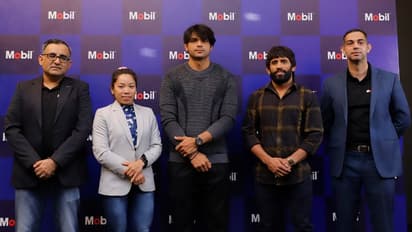 ನೀರಜ್ ಚೋಪ್ರಾ ಸೇರಿ ಮೂವರು ಪದಕ ವಿಜೇತರ ಒಪ್ಪಂದ ಮುಂದುವರಿಸಿದ ಮೊಬಿಲ್ ಇಂಡಿಯಾ!