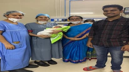 భద్రాచలం: ప్రభుత్వం దవాఖానాలో కలెక్టర్ భార్య ప్రసవం... ఆదర్శంగా నిలిచిన ఆల్ ఇండియా టాపర్