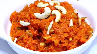 New Year Special Recipe: উৎসব মরশুমে পুষ্টিকর পদ, শীতের অন্যতম রেসিপি গাজরের হালুয়ার সহজ রেসিপি