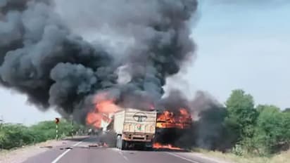 राजस्थान में भयानक हादसा: हाइवे पर बस-ट्राले की टक्कर में जिंदा जले 12 लोग, आग लगते ही हुआ बड़ा धमाका