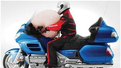 വരുന്നൂ ഇരുചക്രവാഹനങ്ങള്‍ക്കും എയർബാഗുകൾ, ഈ കമ്പനികള്‍ കൈകോർക്കുന്നു!