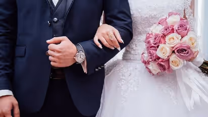 വിവാഹശേഷം മേക്കപ്പില്ലാതെ ഭാര്യയുടെ മുഖം കണ്ടു, വിവാഹമോചനം ആവശ്യപ്പെട്ട് യുവാവ്