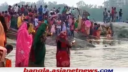 Chhath Puja 2021: সূর্যোদয় হতেই উপচে পড়ল ভিড়, ছট পুজোর শেষ দিনে মঙ্গল কামনায় পুরুলিয়াবাসী