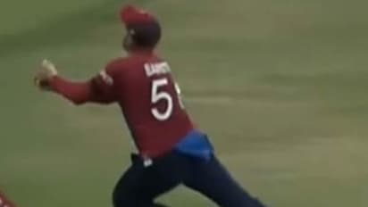T20 World cup: గాల్లోకి ఎగిరి క్యాచ్ పట్టాడు.. కానీ..!