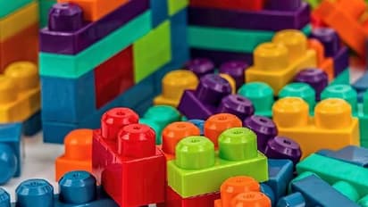 ഒരാൾ ദിവസം 7,000 മൈക്രോപ്ലാസ്റ്റിക് കണങ്ങൾ വരെ ശ്വസിക്കുന്നുവെന്ന് പഠനം, പുകയില പോലെ ആരോഗ്യത്തിന് ഭീഷണി