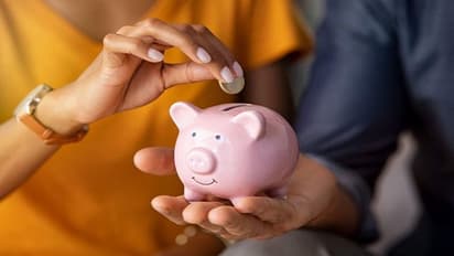 महीने के अंत तक खर्च हो जाते हैं सारे रुपए.. इन तरीकों को आजमा के देखें, नहीं होगी जेब खाली