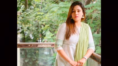 कौन हैं Nawab Malik की बेटी नीलोफर, जिन्होंने महाराष्ट्र के पूर्व मुख्यमंत्री देवेंद्र फडणवीस से ली टक्कर