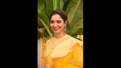 Bhola Shankar: ఒక్క క్షణమైనా చూపు తిప్పుకోగలమా..ఎల్లో శారీలో తమన్నా హొయలు