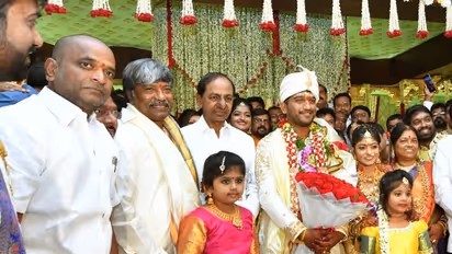 డిప్యూటీ స్పీకర్ పద్మారావు గౌడ్ కుమార్తె వివాహానికి హాజరైన కేసీఆర్, ఈటల