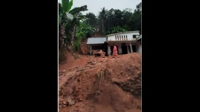 Land slide |  ഉരുള്‍പൊട്ടലും മലവെള്ളപ്പാച്ചിലും, രണ്ട് വീടുകള്‍ തകര്‍ന്നു; ആളപായമില്ല