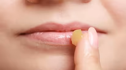 Benefits Of Ghee: 2 बूंद घी में छुपा है सेहत का खजाना, रात को सोते समय बस इस तरह करें इस्तेमाल