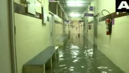 Chennai Flood| പ്രളയത്തില് ആശുപത്രിക്കകത്തും വെള്ളക്കെട്ട്; വീഡിയോ...