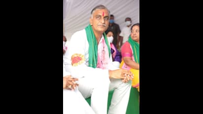 TRS Dharna: సిద్దిపేటలో ఆర్థిక మంత్రి హరీష్ ఆధ్వర్యంలో టీఆర్ఎస్ ధర్నా (ఫోటోలు)