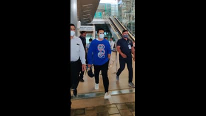 Ram Charan:ఎయిర్‌పోర్ట్ లో రామ్‌చరణ్‌ సందడి.. స్టయిలీష్‌ లుక్‌లో ఫిదా..టీషర్ట్ ధర వింటే ఫీజులెగిరిపోవాల్సిందే