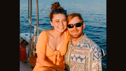 दुनिया की ऐसी लड़की, जो बॉयफ्रेंड के ब्लाइंड होने से खुश है, 5 ऐसे फायदे गिनाए, जिसे सुन पकड़ लेंगे सिर