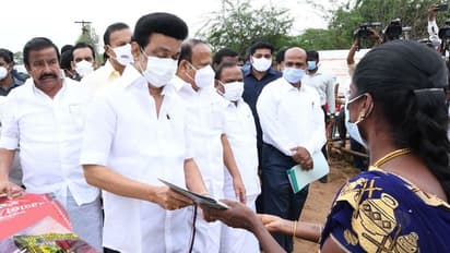 டெல்டா மாவட்டங்களில் ஆய்வு… மழையால் பாதிக்கப்பட்ட மக்களுக்கு நிவாரண உதவிகளை வழங்கினார் மு.க.ஸ்டாலின்!!