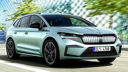 హోటలో ముందు ఆపిన కారు మాయం.. కారులో ఉన్న భార్య ఏమైందంటే...