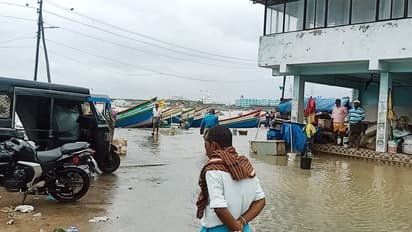 heavy rain in keralam  | തെക്കന്‍ കേരളത്തില്‍ കനത്ത മഴ, വിവിധ പ്രദേശങ്ങളില്‍ മണ്ണിടിച്ചിലും വെള്ളക്കെട്ടും